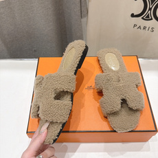 顶级出厂 Hermes*|爱马仕F075 2026ssH家新款平底毛毛拖鞋‼️ 羊羔毛特别柔软~上脚十分显白~软绵绵的 顶级出厂 Hermes*|爱马仕F075 2026ssH家新款平底毛毛拖鞋‼️ 羊羔毛特别柔软~上脚十分显白~软绵绵的