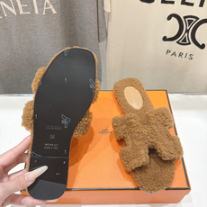 顶级出厂 Hermes*|爱马仕F075 2026ssH家新款平底毛毛拖鞋‼️ 羊羔毛特别柔软~上脚十分显白~软绵绵的 顶级出厂 Hermes*|爱马仕F075 2026ssH家新款平底毛毛拖鞋‼️ 羊羔毛特别柔软~上脚十分显白~软绵绵的