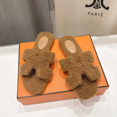 顶级出厂 Hermes*|爱马仕F075 2026ssH家新款平底毛毛拖鞋‼️ 羊羔毛特别柔软~上脚十分显白~软绵绵的 顶级出厂 Hermes*|爱马仕F075 2026ssH家新款平底毛毛拖鞋‼️ 羊羔毛特别柔软~上脚十分显白~软绵绵的