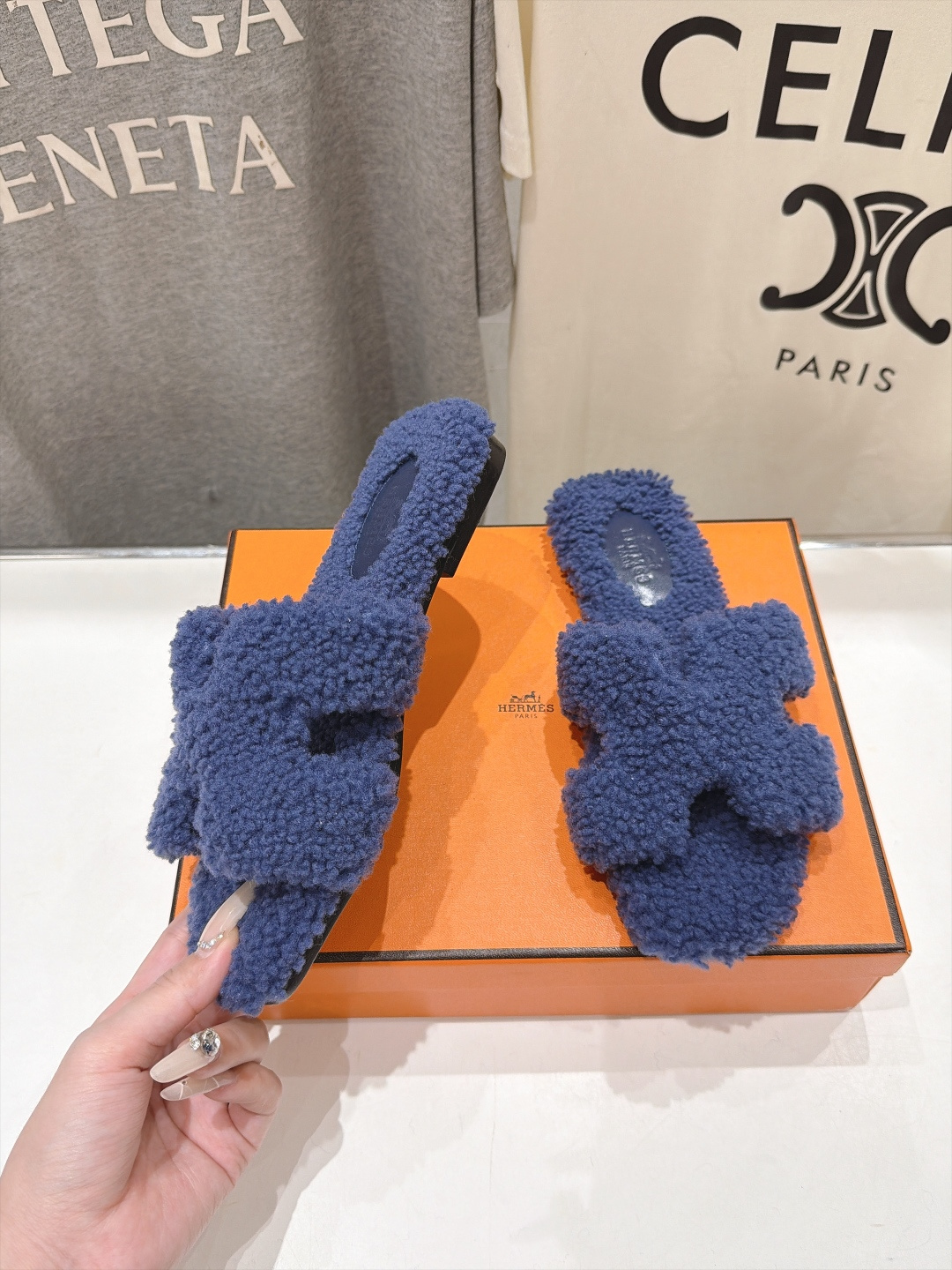 顶级出厂  Hermes*|爱马仕F075 2026ssH家新款平底毛毛拖鞋‼️ 羊羔毛特别柔软～上脚十分显白～软绵绵的