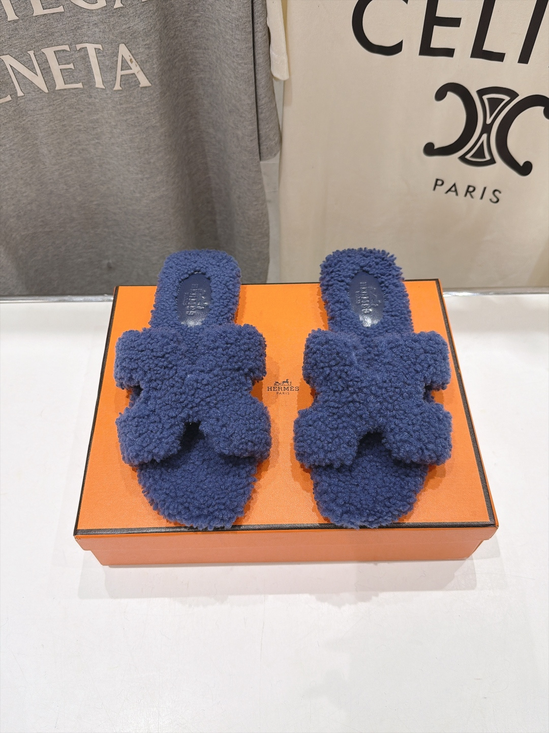 顶级出厂  Hermes*|爱马仕F075 2026ssH家新款平底毛毛拖鞋‼️ 羊羔毛特别柔软～上脚十分显白～软绵绵的
