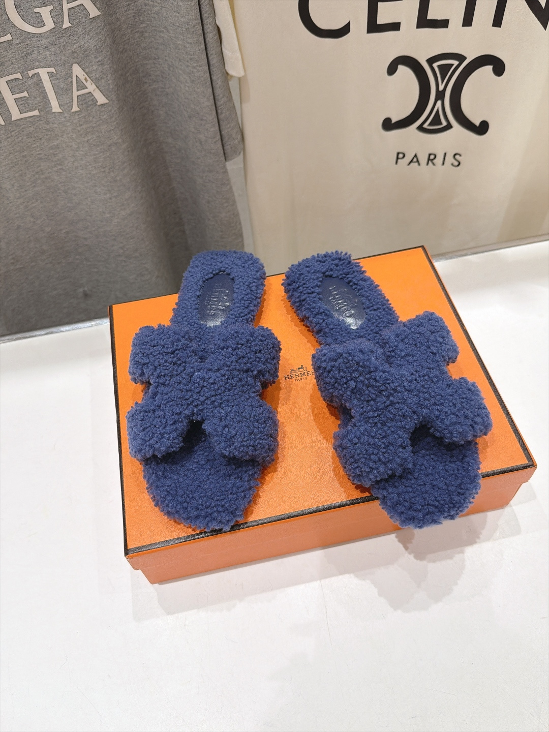 顶级出厂  Hermes*|爱马仕F075 2026ssH家新款平底毛毛拖鞋‼️ 羊羔毛特别柔软～上脚十分显白～软绵绵的