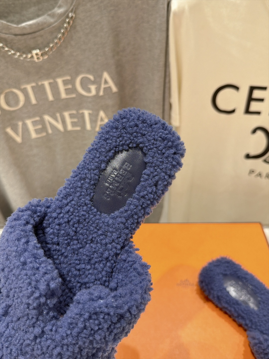 顶级出厂  Hermes*|爱马仕F075 2026ssH家新款平底毛毛拖鞋‼️ 羊羔毛特别柔软～上脚十分显白～软绵绵的