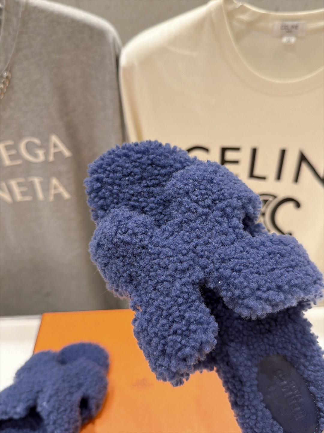 顶级出厂  Hermes*|爱马仕F075 2026ssH家新款平底毛毛拖鞋‼️ 羊羔毛特别柔软～上脚十分显白～软绵绵的