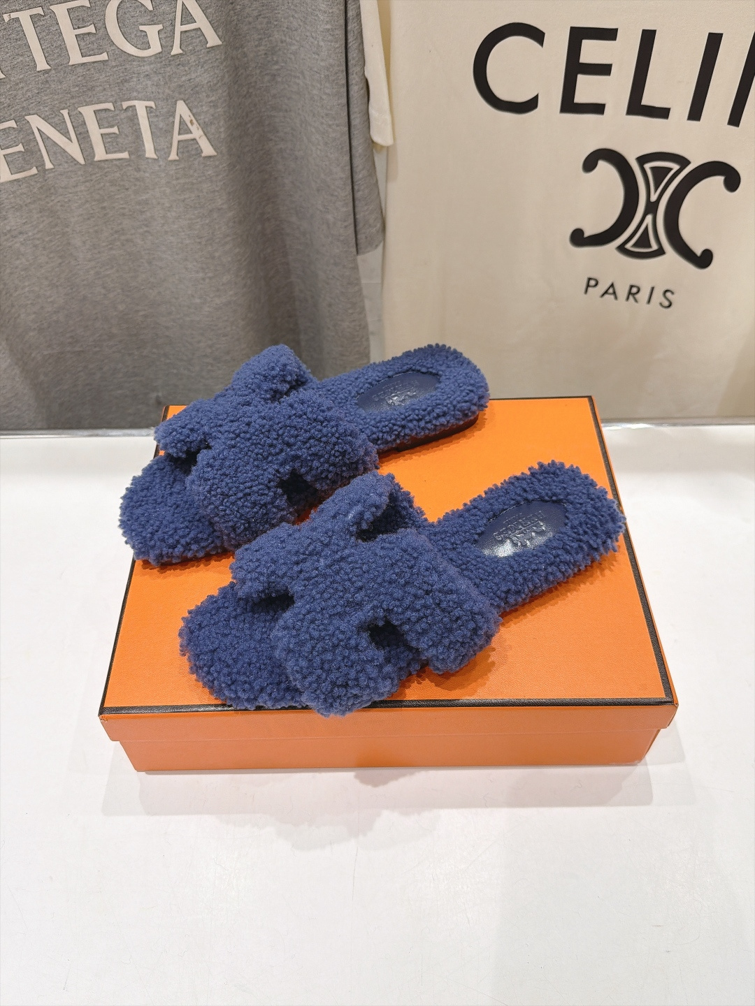 顶级出厂  Hermes*|爱马仕F075 2026ssH家新款平底毛毛拖鞋‼️ 羊羔毛特别柔软～上脚十分显白～软绵绵的