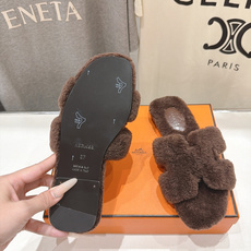 顶级出厂 Hermes*|爱马仕F075 2026ssH家新款平底毛毛拖鞋‼️ 羊羔毛特别柔软~上脚十分显白~软绵绵的 顶级出厂 Hermes*|爱马仕F075 2026ssH家新款平底毛毛拖鞋‼️ 羊羔毛特别柔软~上脚十分显白~软绵绵的
