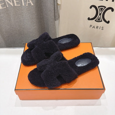 顶级出厂 Hermes*|爱马仕F075 2026ssH家新款平底毛毛拖鞋‼️ 羊羔毛特别柔软~上脚十分显白~软绵绵的 顶级出厂 Hermes*|爱马仕F075 2026ssH家新款平底毛毛拖鞋‼️ 羊羔毛特别柔软~上脚十分显白~软绵绵的