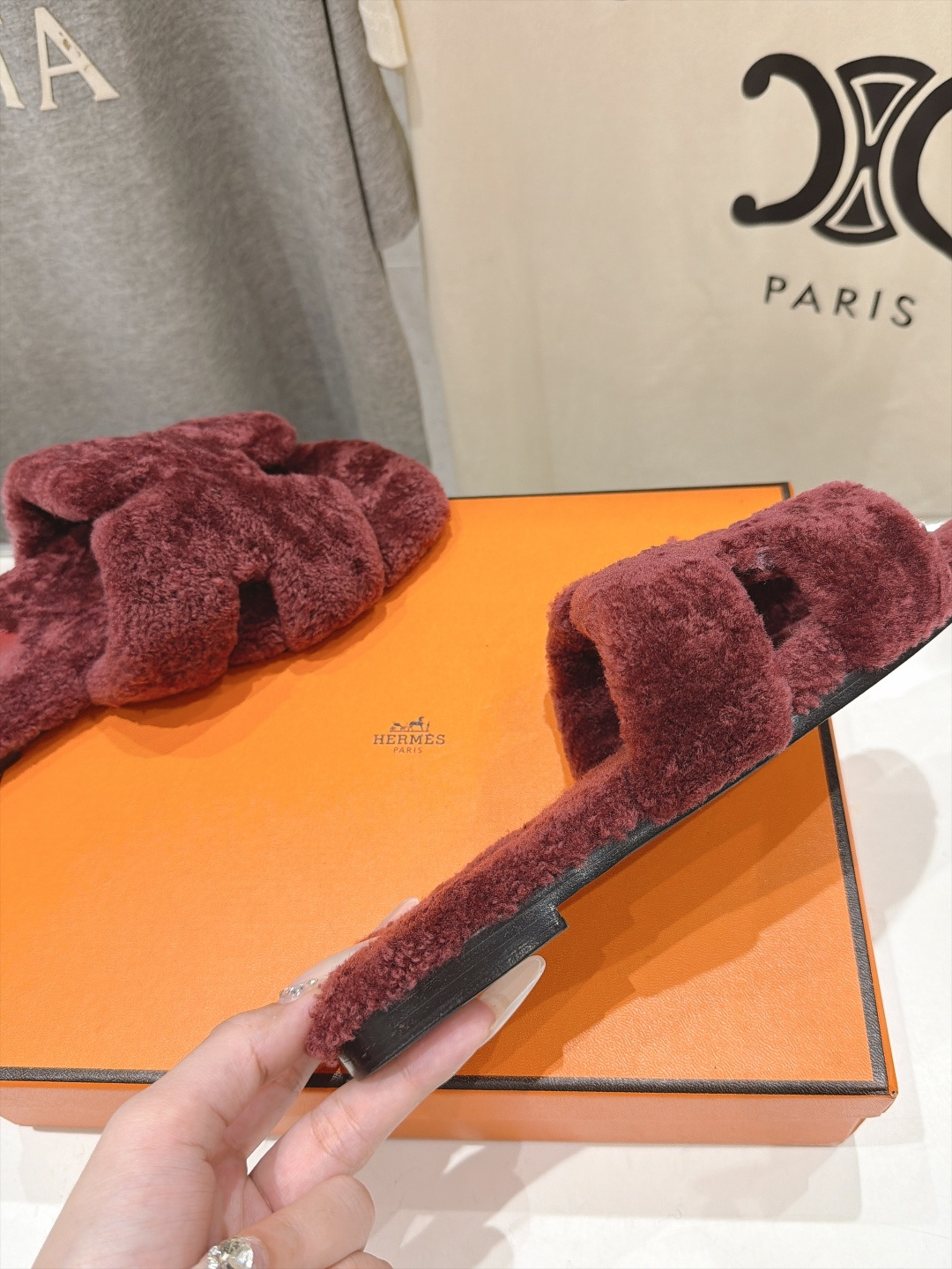 顶级出厂 Hermes*|爱马仕F075 2026ssH家新款平底毛毛拖鞋‼️ 羊羔毛特别柔软~上脚十分显白~软绵绵的 顶级出厂 Hermes*|爱马仕F075 2026ssH家新款平底毛毛拖鞋‼️ 羊羔毛特别柔软~上脚十分显白~软绵绵的