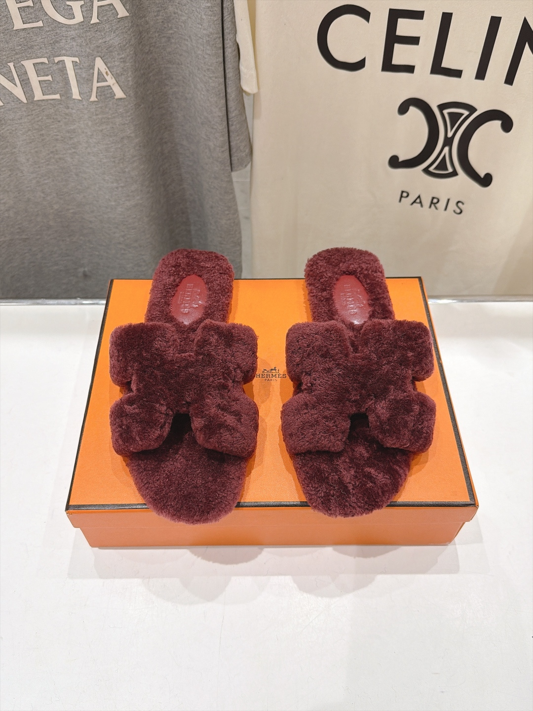 顶级出厂  Hermes*|爱马仕F075 2026ssH家新款平底毛毛拖鞋‼️ 羊羔毛特别柔软～上脚十分显白～软绵绵的
