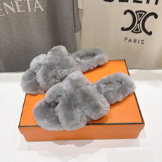 顶级出厂 Hermes*|爱马仕F075 2026ssH家新款平底毛毛拖鞋‼️ 羊羔毛特别柔软~上脚十分显白~软绵绵的 顶级出厂 Hermes*|爱马仕F075 2026ssH家新款平底毛毛拖鞋‼️ 羊羔毛特别柔软~上脚十分显白~软绵绵的