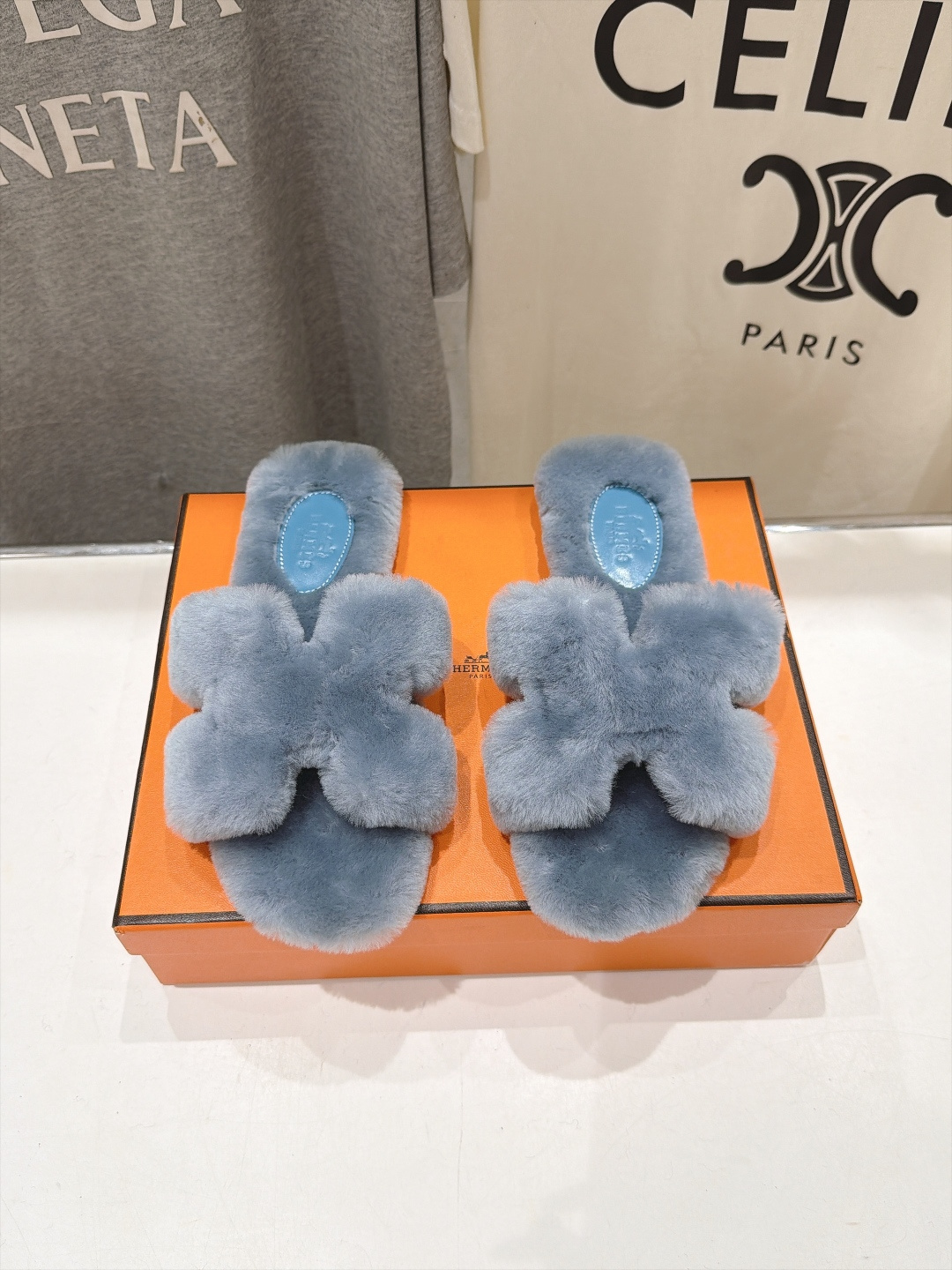 顶级出厂  Hermes*|爱马仕F075 2026ssH家新款平底毛毛拖鞋‼️ 羊羔毛特别柔软～上脚十分显白～软绵绵的