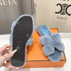 顶级出厂 Hermes*|爱马仕F075 2026ssH家新款平底毛毛拖鞋‼️ 羊羔毛特别柔软~上脚十分显白~软绵绵的 顶级出厂 Hermes*|爱马仕F075 2026ssH家新款平底毛毛拖鞋‼️ 羊羔毛特别柔软~上脚十分显白~软绵绵的