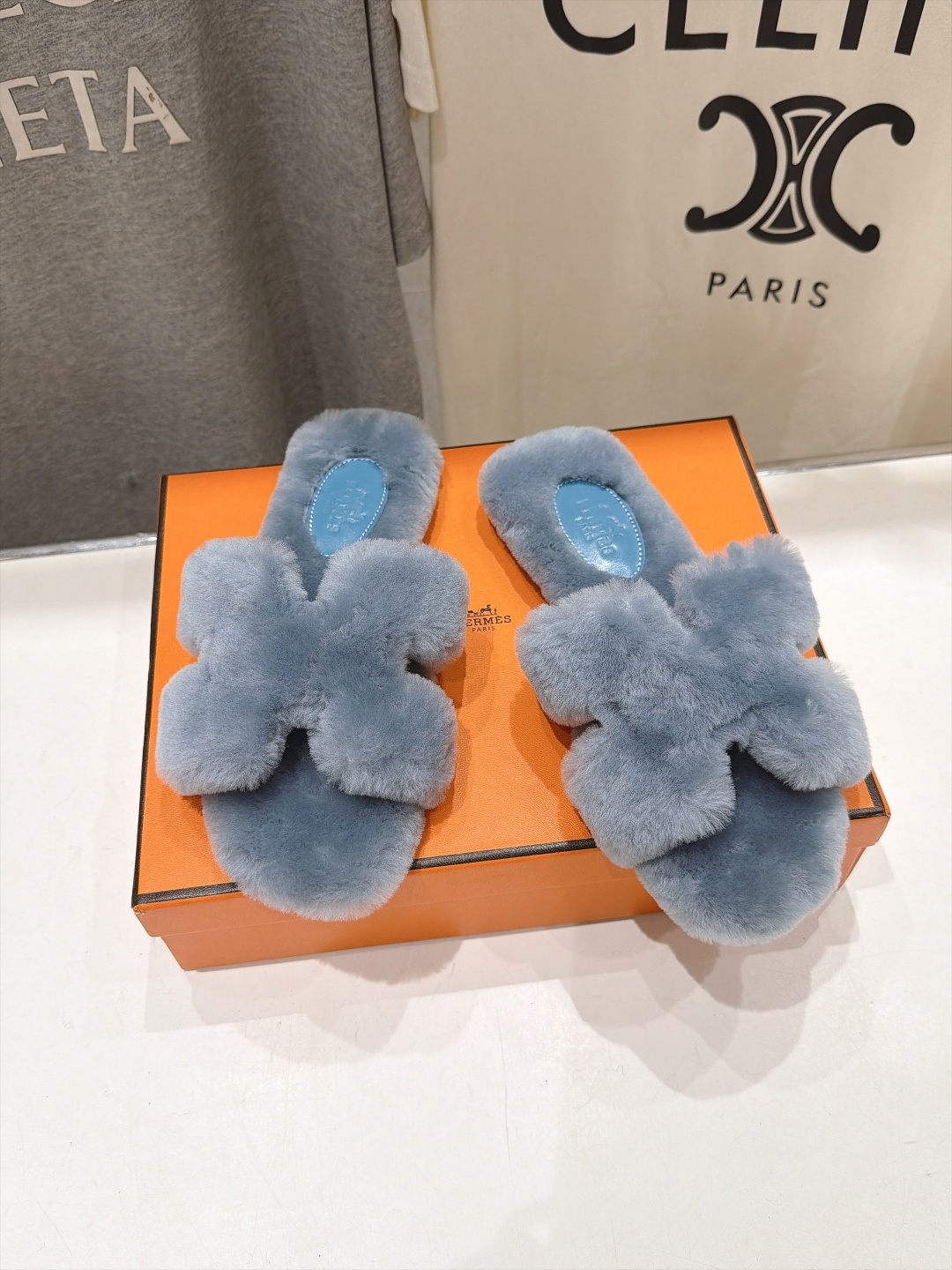 顶级出厂 Hermes*|爱马仕F075 2026ssH家新款平底毛毛拖鞋‼️ 羊羔毛特别柔软~上脚十分显白~软绵绵的 顶级出厂 Hermes*|爱马仕F075 2026ssH家新款平底毛毛拖鞋‼️ 羊羔毛特别柔软~上脚十分显白~软绵绵的