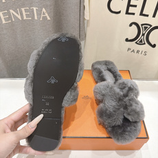 顶级出厂 Hermes*|爱马仕F075 2026ssH家新款平底毛毛拖鞋‼️ 羊羔毛特别柔软~上脚十分显白~软绵绵的 顶级出厂 Hermes*|爱马仕F075 2026ssH家新款平底毛毛拖鞋‼️ 羊羔毛特别柔软~上脚十分显白~软绵绵的