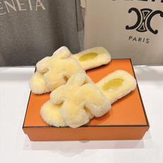 顶级出厂 Hermes*|爱马仕F075 2026ssH家新款平底毛毛拖鞋‼️ 羊羔毛特别柔软~上脚十分显白~软绵绵的 顶级出厂 Hermes*|爱马仕F075 2026ssH家新款平底毛毛拖鞋‼️ 羊羔毛特别柔软~上脚十分显白~软绵绵的