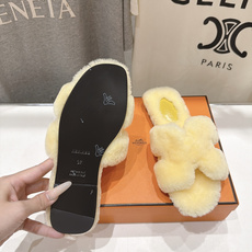 顶级出厂 Hermes*|爱马仕F075 2026ssH家新款平底毛毛拖鞋‼️ 羊羔毛特别柔软~上脚十分显白~软绵绵的 顶级出厂 Hermes*|爱马仕F075 2026ssH家新款平底毛毛拖鞋‼️ 羊羔毛特别柔软~上脚十分显白~软绵绵的