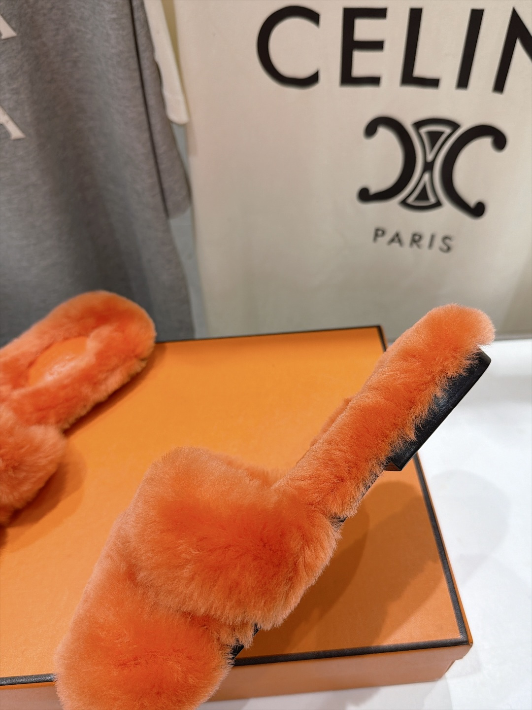 顶级出厂  Hermes*|爱马仕F075 2026ssH家新款平底毛毛拖鞋‼️ 羊羔毛特别柔软～上脚十分显白～软绵绵的