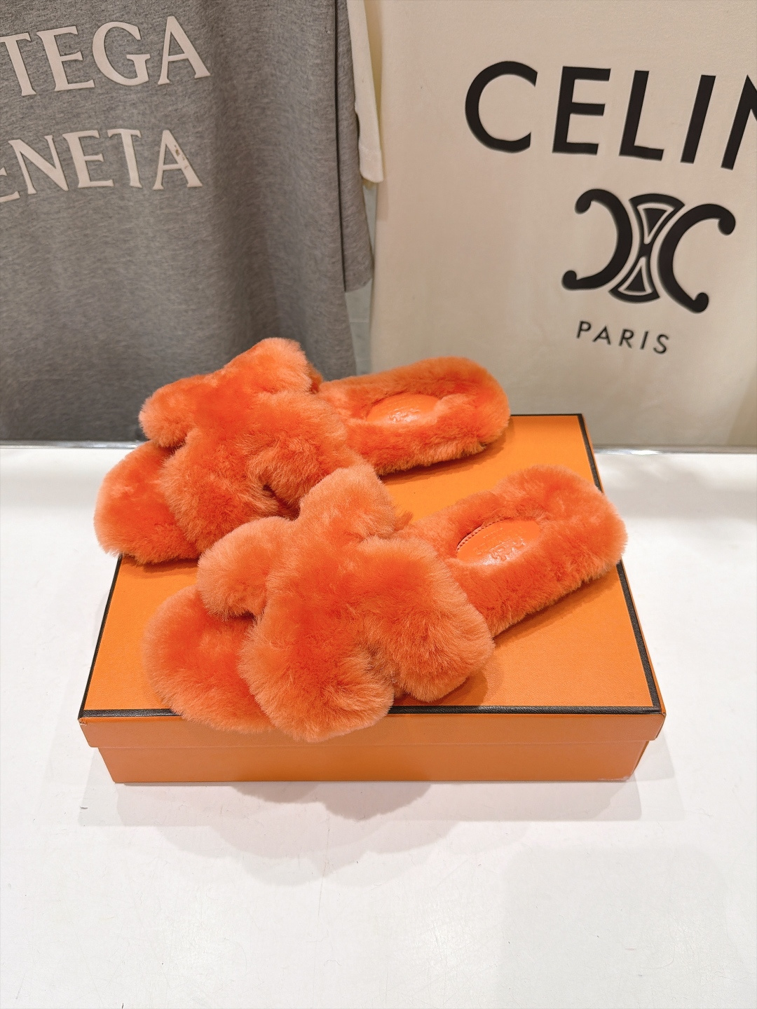顶级出厂  Hermes*|爱马仕F075 2026ssH家新款平底毛毛拖鞋‼️ 羊羔毛特别柔软～上脚十分显白～软绵绵的