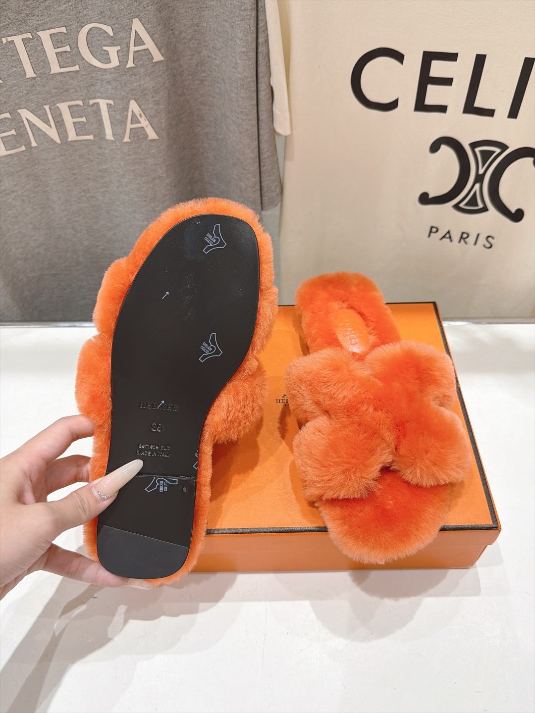 顶级出厂  Hermes*|爱马仕F075 2026ssH家新款平底毛毛拖鞋‼️ 羊羔毛特别柔软～上脚十分显白～软绵绵的