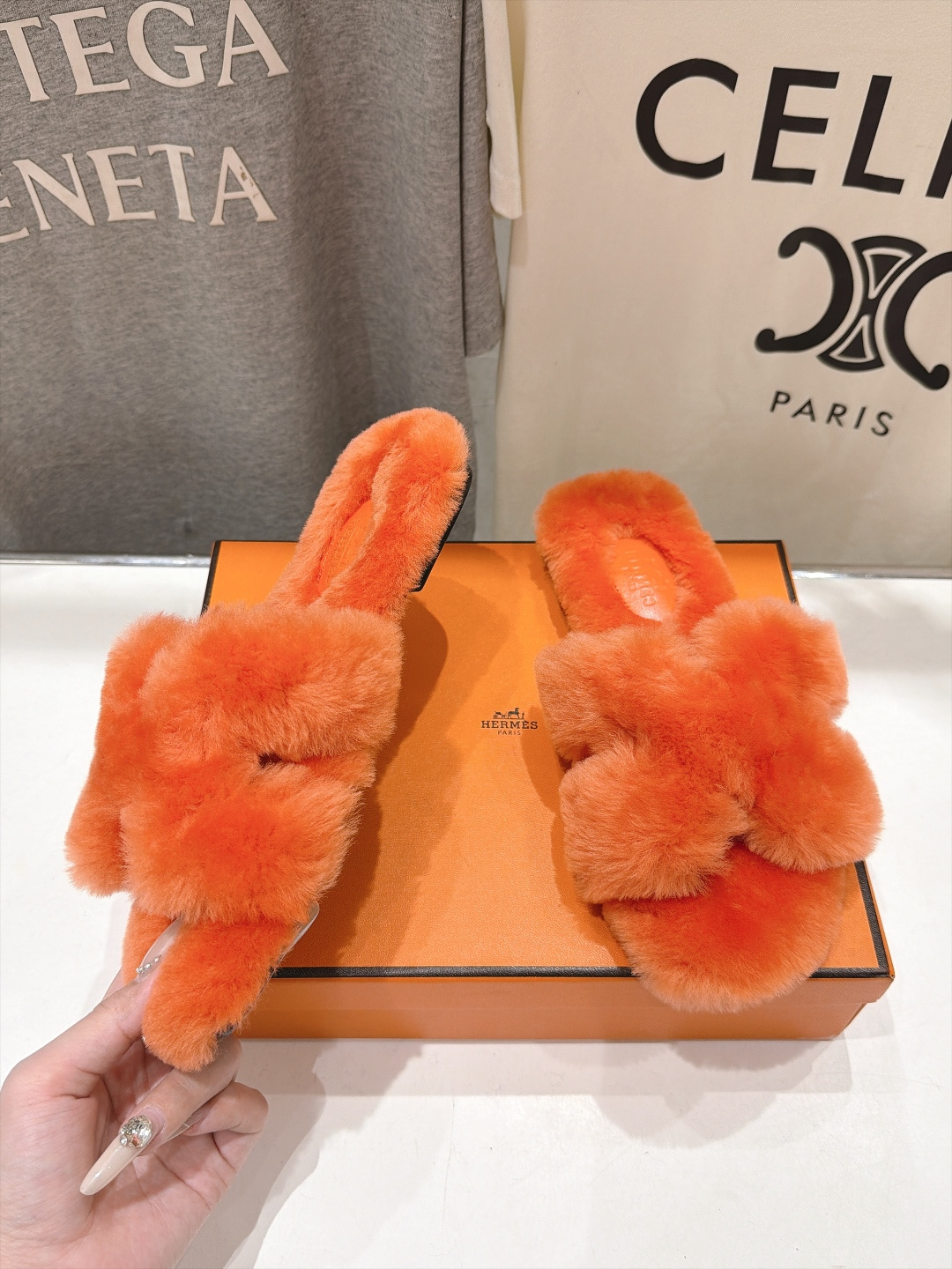 顶级出厂  Hermes*|爱马仕F075 2026ssH家新款平底毛毛拖鞋‼️ 羊羔毛特别柔软～上脚十分显白～软绵绵的