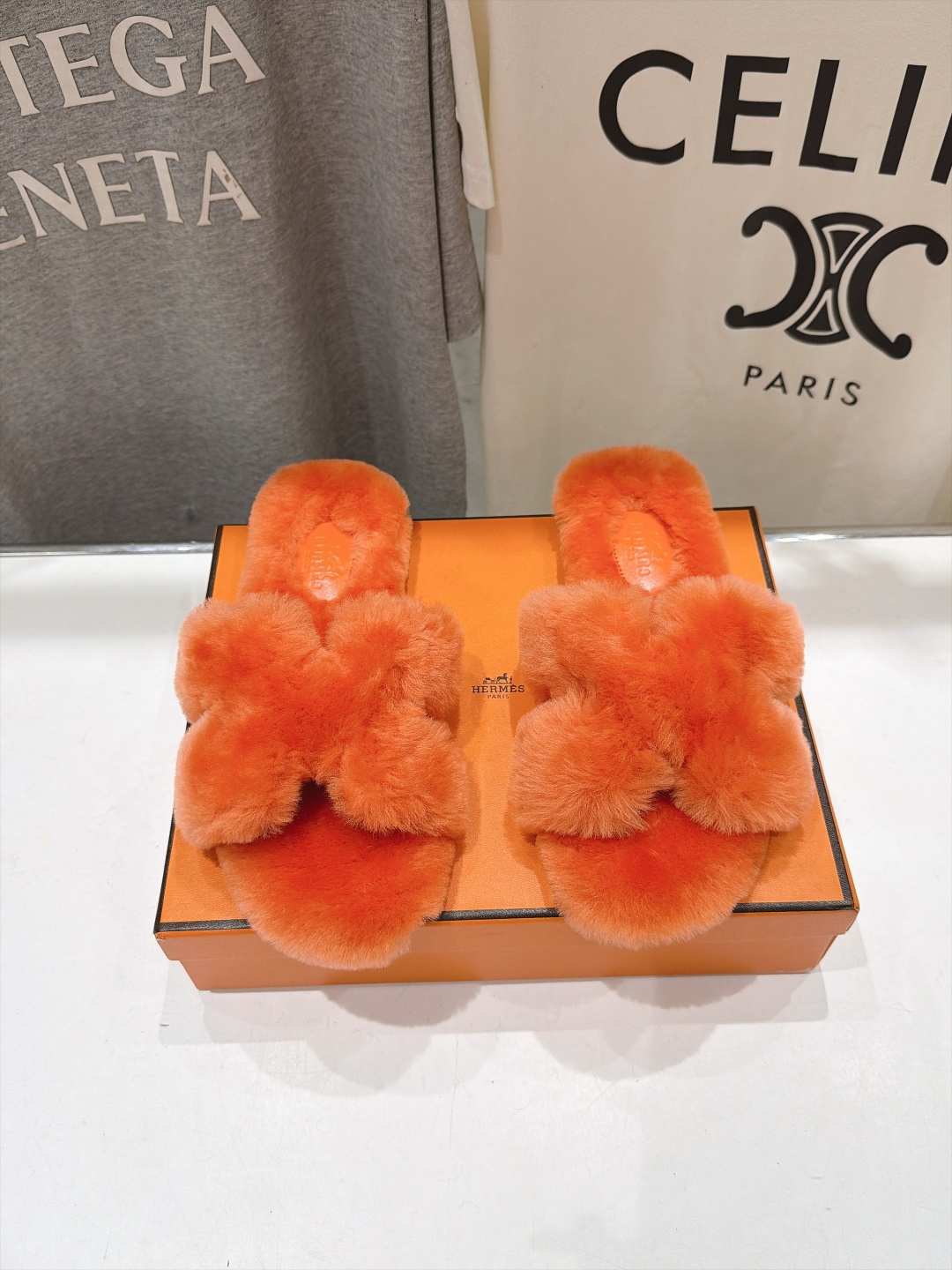 顶级出厂  Hermes*|爱马仕F075 2026ssH家新款平底毛毛拖鞋‼️ 羊羔毛特别柔软～上脚十分显白～软绵绵的
