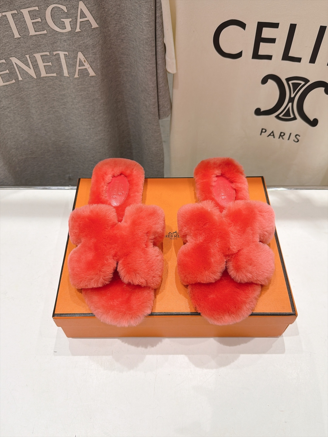 顶级出厂  Hermes*|爱马仕F075 2026ssH家新款平底毛毛拖鞋‼️ 羊羔毛特别柔软～上脚十分显白～软绵绵的