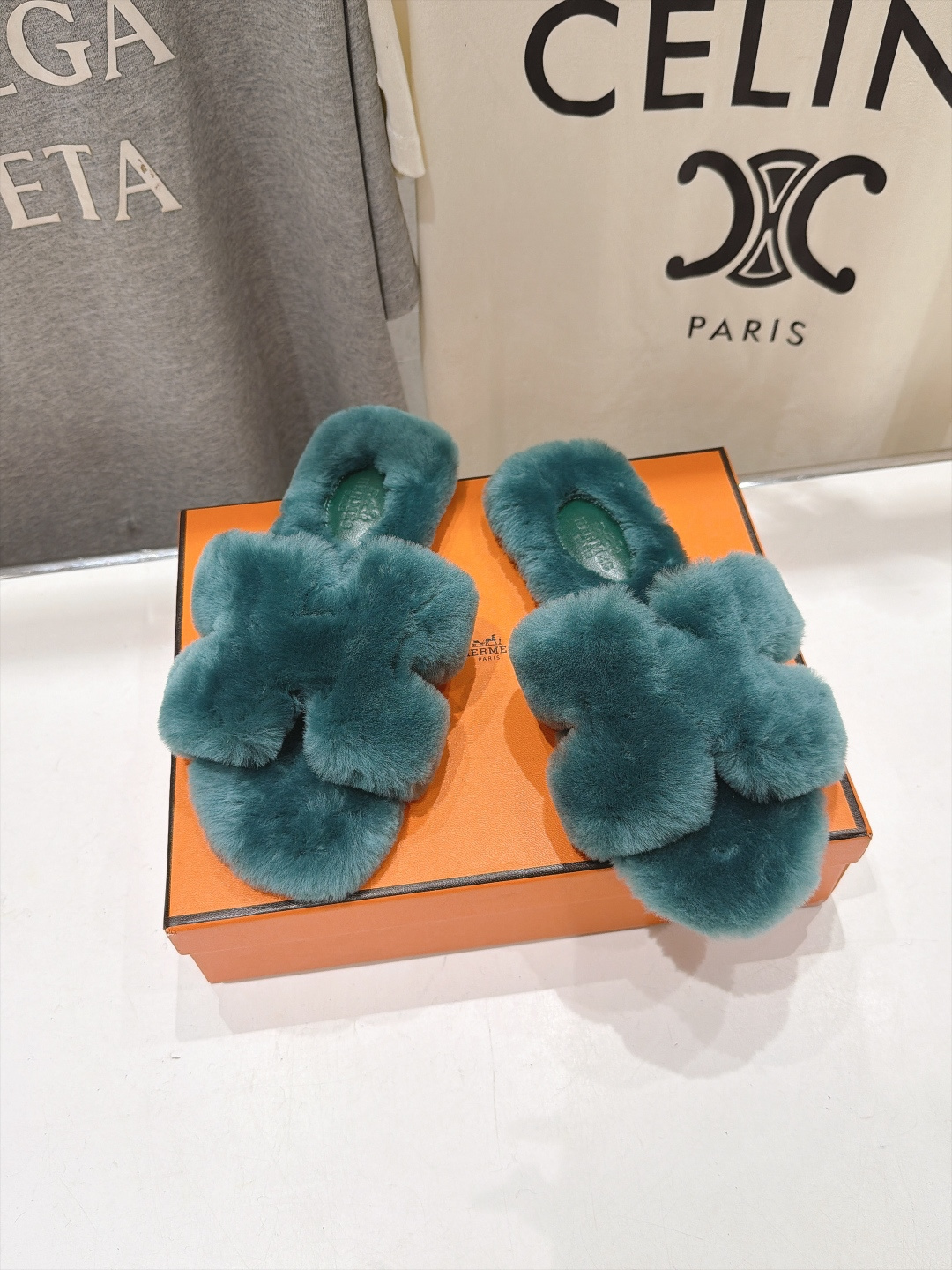 顶级出厂  Hermes*|爱马仕F075 2026ssH家新款平底毛毛拖鞋‼️ 羊羔毛特别柔软～上脚十分显白～软绵绵的