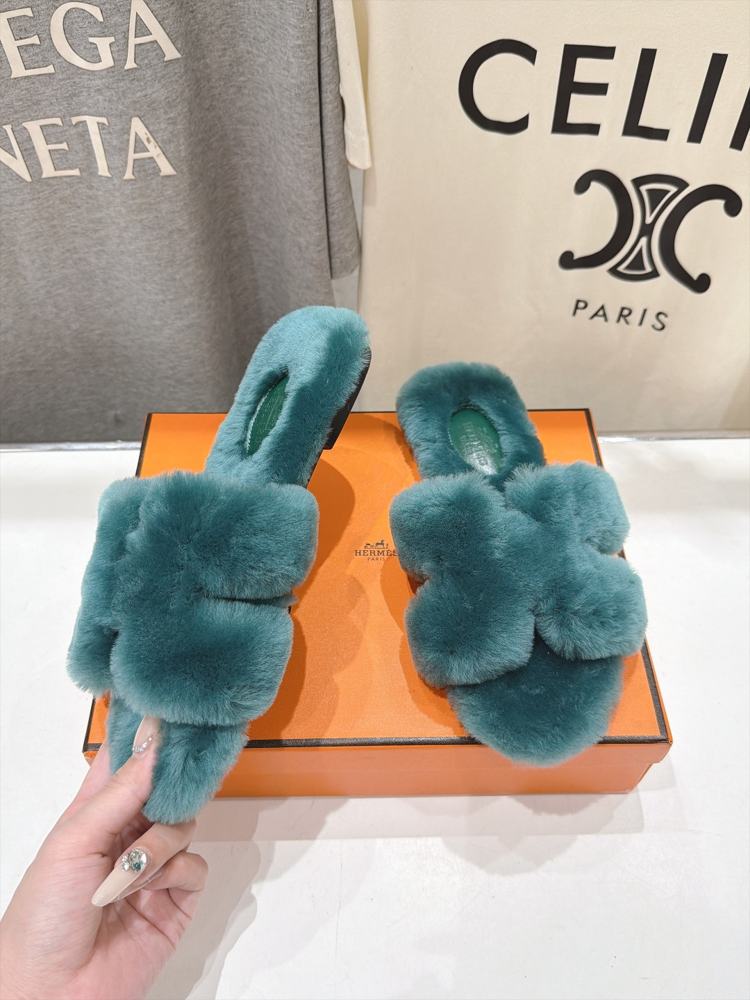 顶级出厂  Hermes*|爱马仕F075 2026ssH家新款平底毛毛拖鞋‼️ 羊羔毛特别柔软～上脚十分显白～软绵绵的