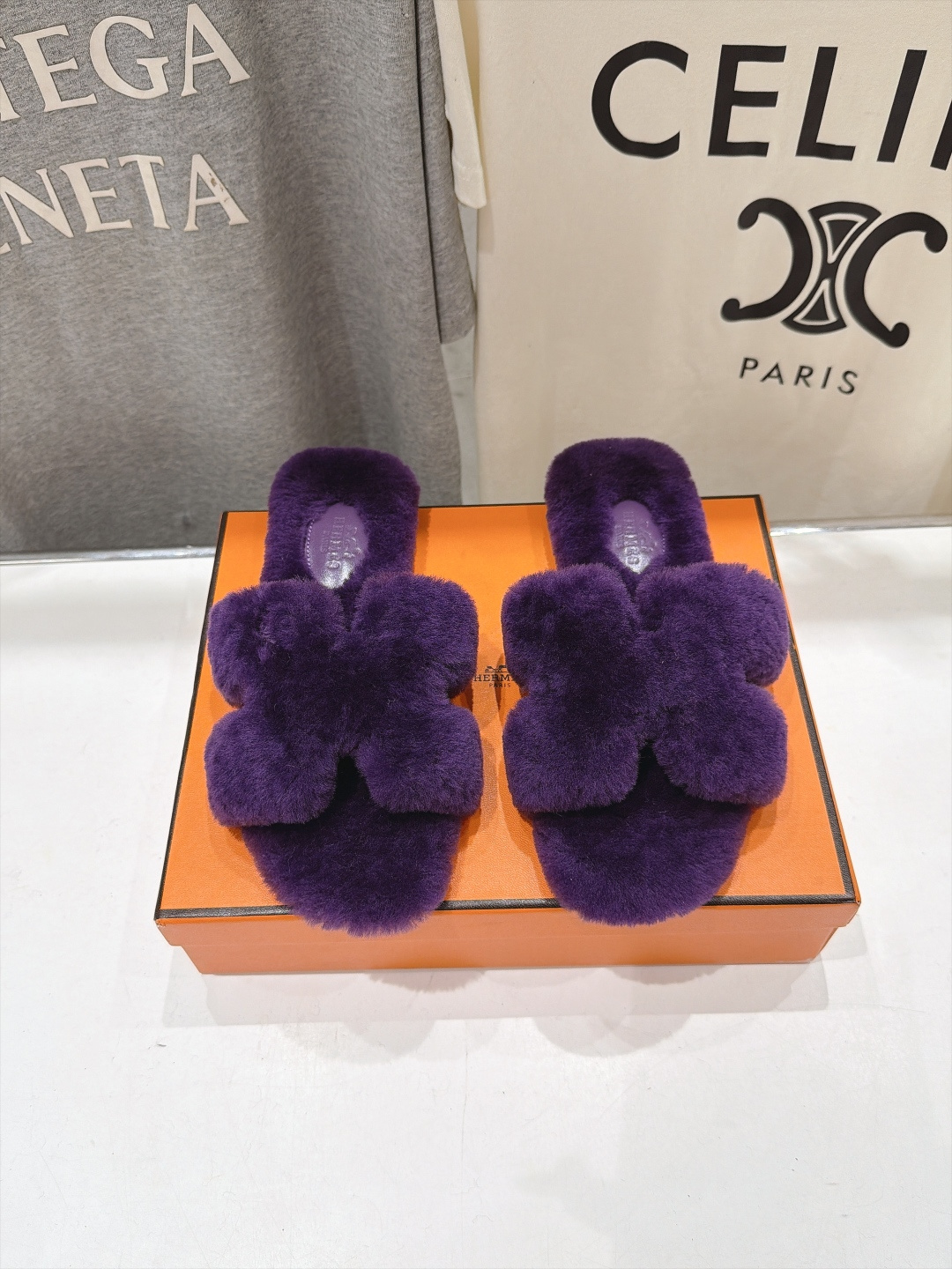 顶级出厂  Hermes*|爱马仕F075 2026ssH家新款平底毛毛拖鞋‼️ 羊羔毛特别柔软～上脚十分显白～软绵绵的