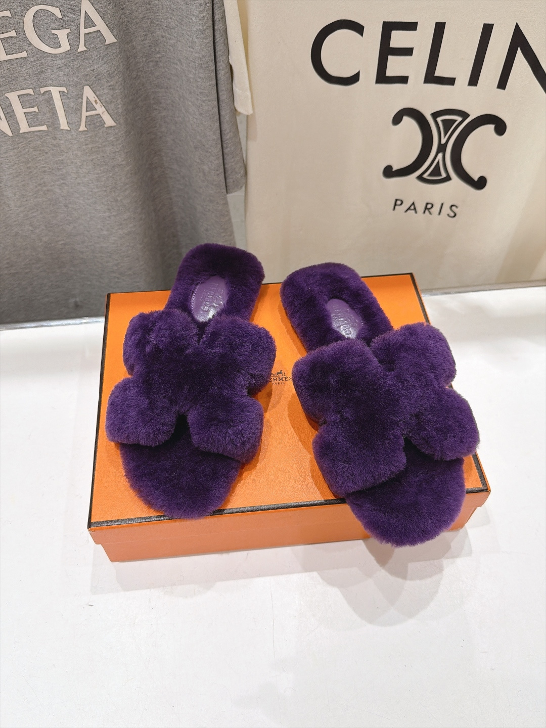 顶级出厂 Hermes*|爱马仕F075 2026ssH家新款平底毛毛拖鞋‼️ 羊羔毛特别柔软~上脚十分显白~软绵绵的 顶级出厂 Hermes*|爱马仕F075 2026ssH家新款平底毛毛拖鞋‼️ 羊羔毛特别柔软~上脚十分显白~软绵绵的