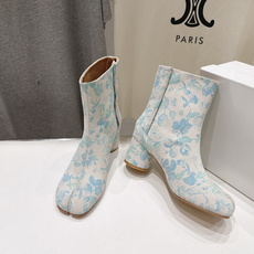 高版本出厂 Maison Margiela MM6马吉拉F055 26ss秋冬季新款分趾靴高跟短靴 MM6这款短靴设 高版本出厂 Maison Margiela MM6马吉拉F055 26ss秋冬季新款分趾靴高跟短靴 MM6这款短靴设