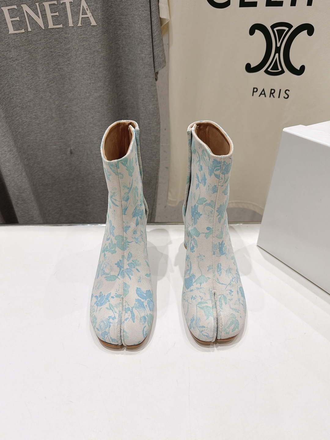 高版本出厂   Maison Margiela MM6马吉拉F055 26ss秋冬季新款分趾靴高跟短靴 MM6这款短靴设