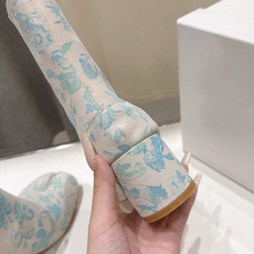 高版本出厂 Maison Margiela MM6马吉拉F055 26ss秋冬季新款分趾靴高跟短靴 MM6这款短靴设 高版本出厂 Maison Margiela MM6马吉拉F055 26ss秋冬季新款分趾靴高跟短靴 MM6这款短靴设