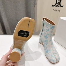 高版本出厂 Maison Margiela MM6马吉拉F055 26ss秋冬季新款分趾靴高跟短靴 MM6这款短靴设 高版本出厂 Maison Margiela MM6马吉拉F055 26ss秋冬季新款分趾靴高跟短靴 MM6这款短靴设