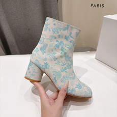 高版本出厂 Maison Margiela MM6马吉拉F055 26ss秋冬季新款分趾靴高跟短靴 MM6这款短靴设 高版本出厂 Maison Margiela MM6马吉拉F055 26ss秋冬季新款分趾靴高跟短靴 MM6这款短靴设
