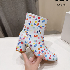 高版本出厂 Maison Margiela MM6马吉拉F055 26ss秋冬季新款分趾靴高跟短靴 MM6这款短靴设 高版本出厂 Maison Margiela MM6马吉拉F055 26ss秋冬季新款分趾靴高跟短靴 MM6这款短靴设