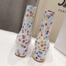 高版本出厂 Maison Margiela MM6马吉拉F055 26ss秋冬季新款分趾靴高跟短靴 MM6这款短靴设 高版本出厂 Maison Margiela MM6马吉拉F055 26ss秋冬季新款分趾靴高跟短靴 MM6这款短靴设