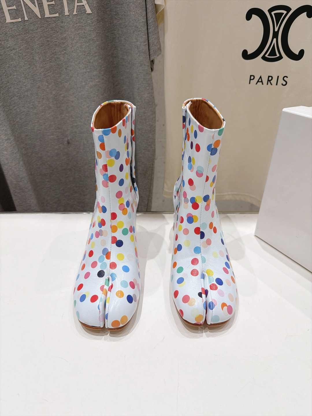 高版本出厂   Maison Margiela MM6马吉拉F055 26ss秋冬季新款分趾靴高跟短靴 MM6这款短靴设
