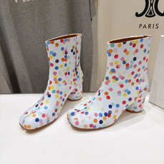 高版本出厂 Maison Margiela MM6马吉拉F055 26ss秋冬季新款分趾靴高跟短靴 MM6这款短靴设 高版本出厂 Maison Margiela MM6马吉拉F055 26ss秋冬季新款分趾靴高跟短靴 MM6这款短靴设