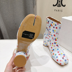 高版本出厂 Maison Margiela MM6马吉拉F055 26ss秋冬季新款分趾靴高跟短靴 MM6这款短靴设 高版本出厂 Maison Margiela MM6马吉拉F055 26ss秋冬季新款分趾靴高跟短靴 MM6这款短靴设