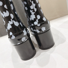 高版本出厂 Maison Margiela MM6马吉拉F055 26ss秋冬季新款分趾靴高跟短靴 MM6这款短靴设 高版本出厂 Maison Margiela MM6马吉拉F055 26ss秋冬季新款分趾靴高跟短靴 MM6这款短靴设