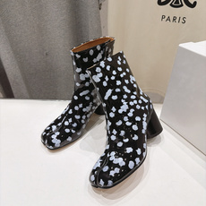 高版本出厂 Maison Margiela MM6马吉拉F055 26ss秋冬季新款分趾靴高跟短靴 MM6这款短靴设 高版本出厂 Maison Margiela MM6马吉拉F055 26ss秋冬季新款分趾靴高跟短靴 MM6这款短靴设