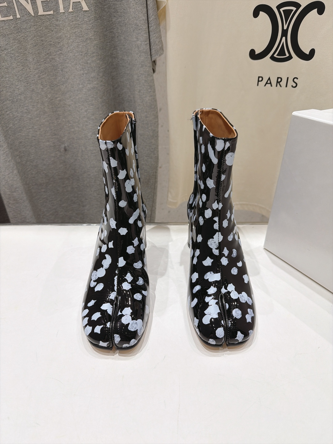 高版本出厂   Maison Margiela MM6马吉拉F055 26ss秋冬季新款分趾靴高跟短靴 MM6这款短靴设