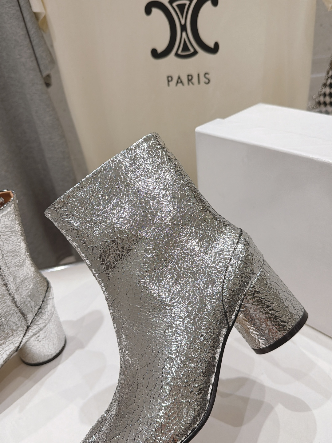 高版本出厂   Maison Margiela MM6马吉拉F055 26ss秋冬季新款分趾靴高跟短靴 MM6这款短靴设