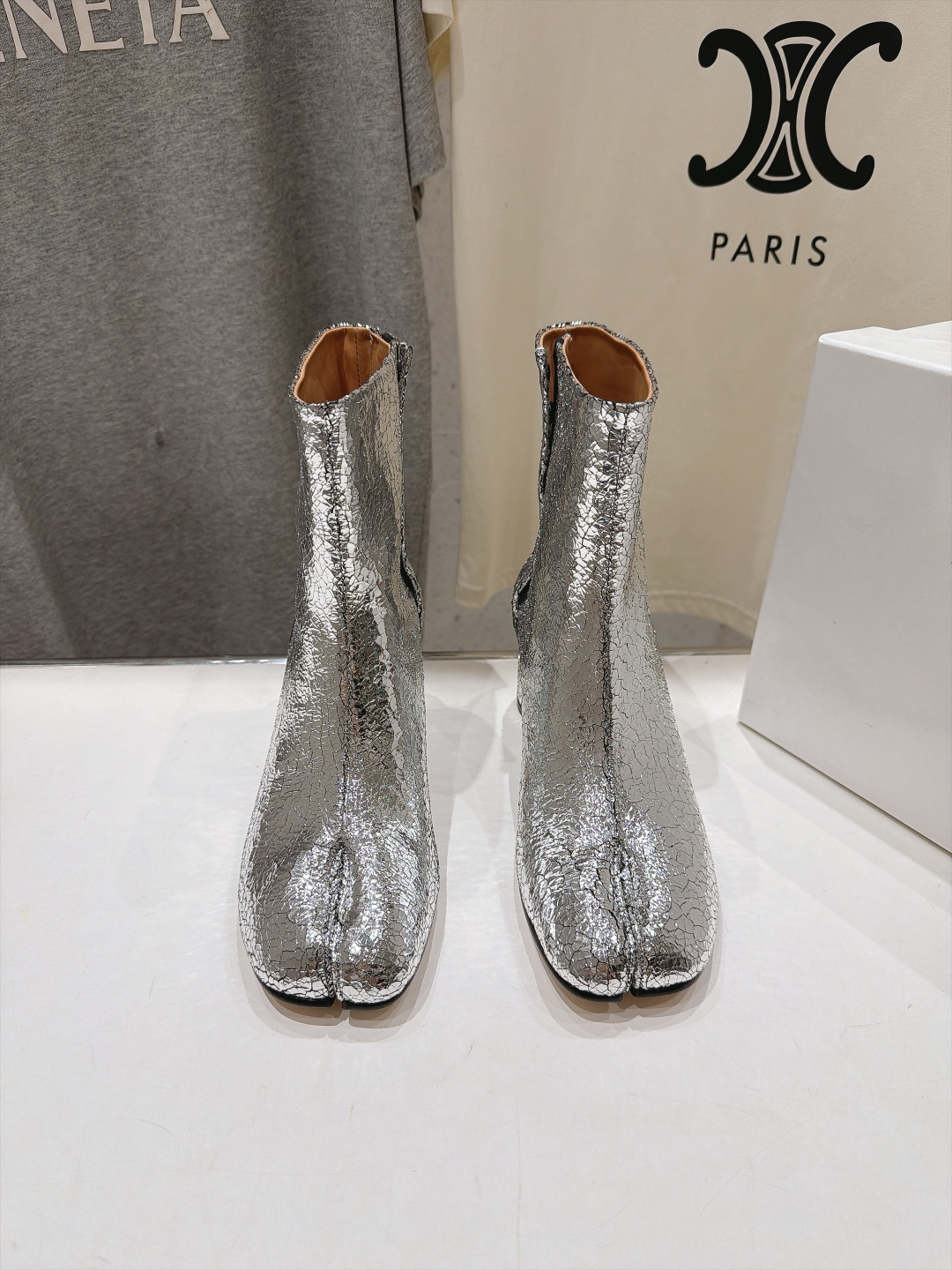 高版本出厂   Maison Margiela MM6马吉拉F055 26ss秋冬季新款分趾靴高跟短靴 MM6这款短靴设