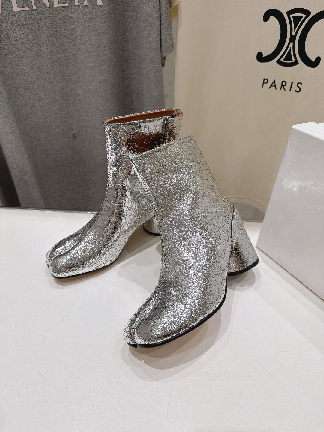 高版本出厂   Maison Margiela MM6马吉拉F055 26ss秋冬季新款分趾靴高跟短靴 MM6这款短靴设