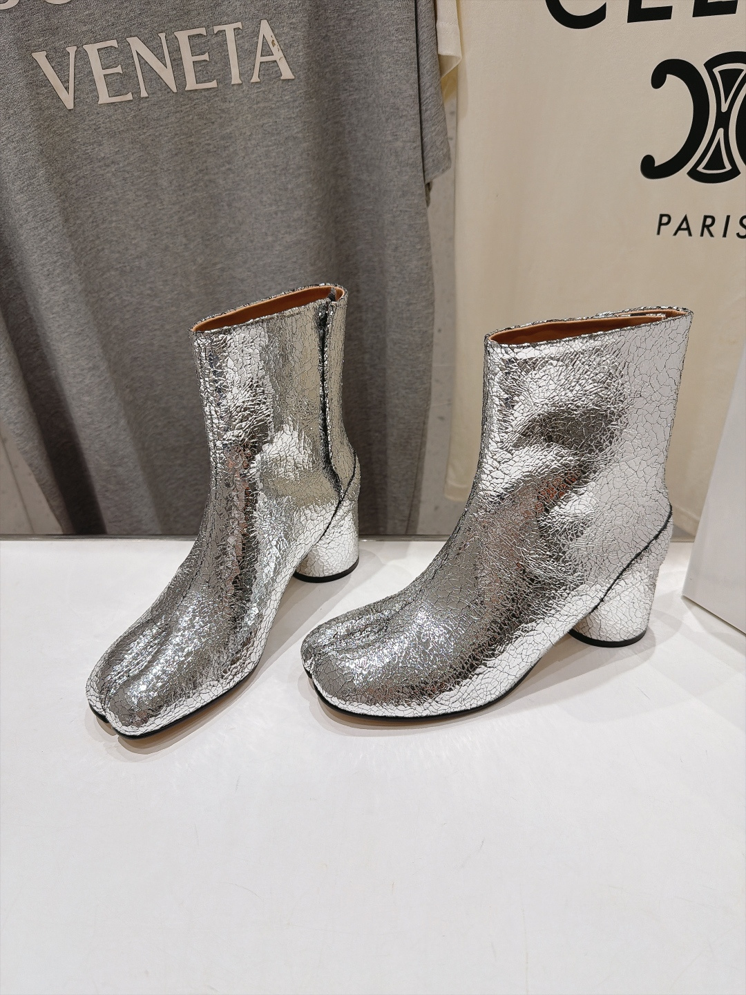 高版本出厂   Maison Margiela MM6马吉拉F055 26ss秋冬季新款分趾靴高跟短靴 MM6这款短靴设