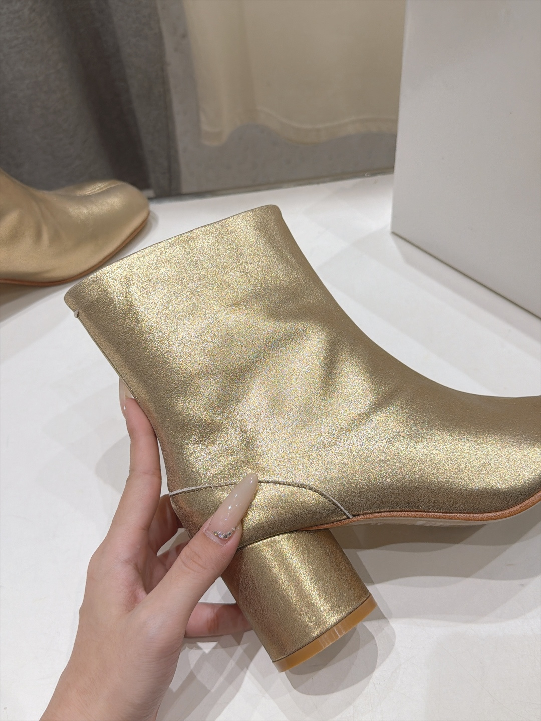 高版本出厂   Maison Margiela MM6马吉拉F055 26ss秋冬季新款分趾靴高跟短靴 MM6这款短靴设