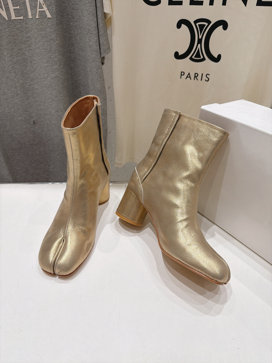 高版本出厂   Maison Margiela MM6马吉拉F055 26ss秋冬季新款分趾靴高跟短靴 MM6这款短靴设