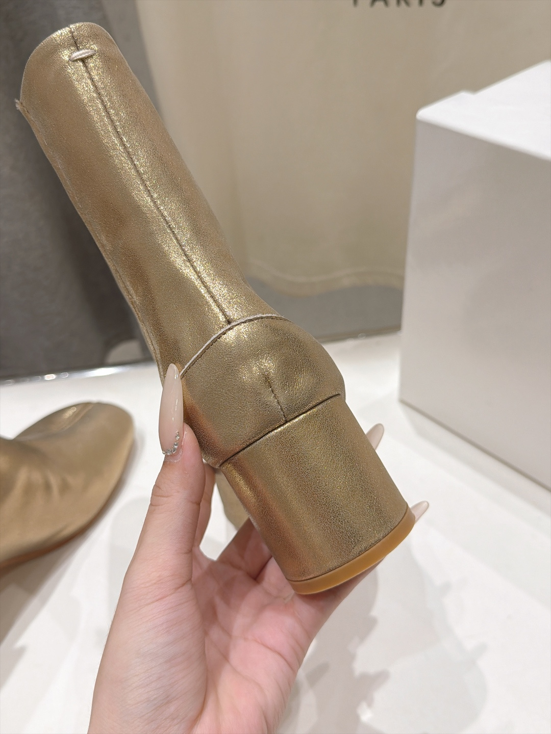 高版本出厂   Maison Margiela MM6马吉拉F055 26ss秋冬季新款分趾靴高跟短靴 MM6这款短靴设
